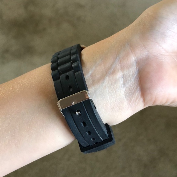 Black & Gold Watch⌚️🔱 - Picture 3 of 4